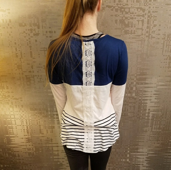 NWT Womens Back Lace Long Sleeve Blouse - Picture 2 of 6